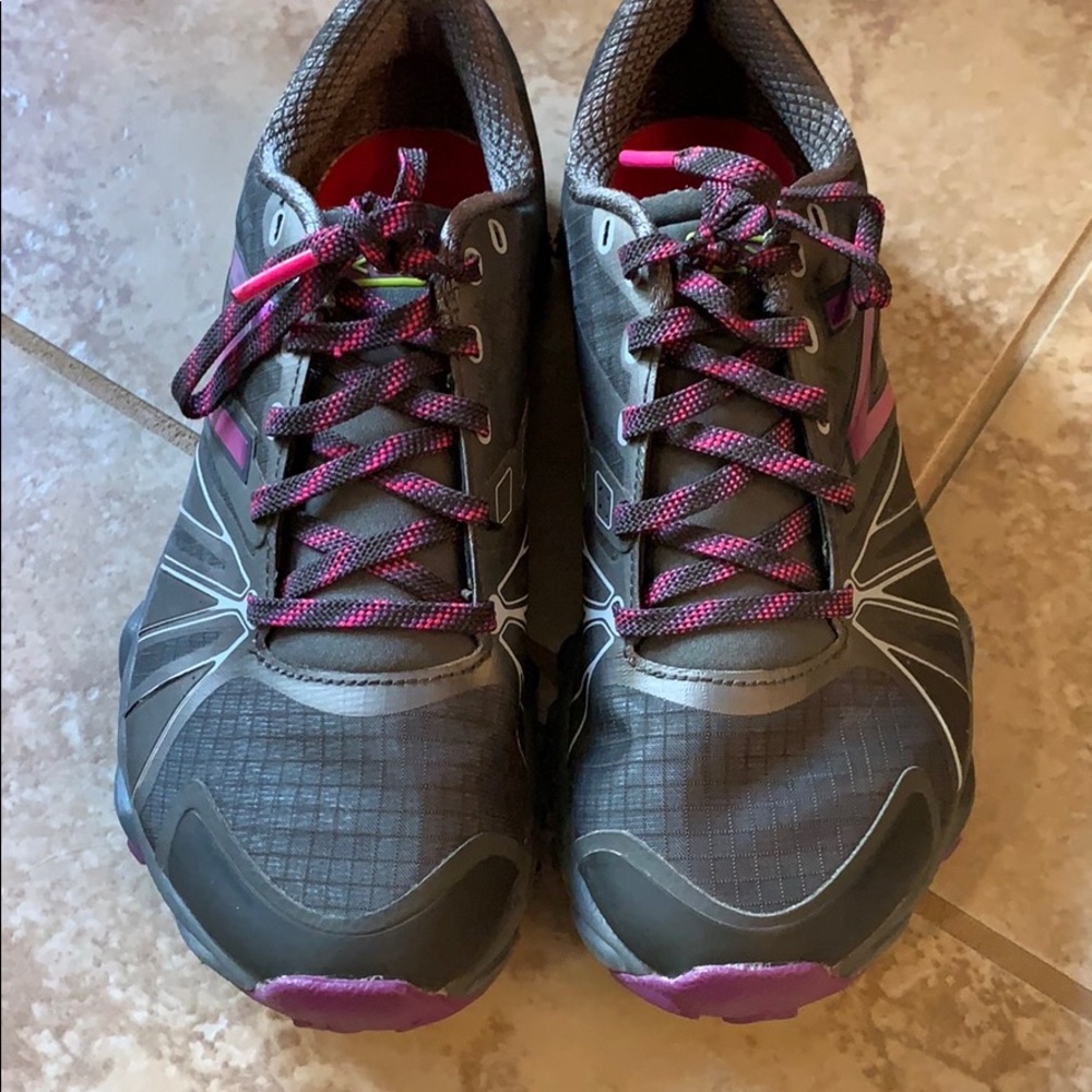 New Balance tennis shoes